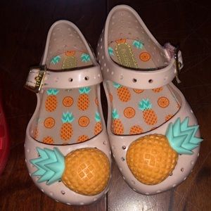 Mini Melissa toddler shoes.  Size 5